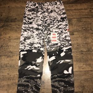 Gnarcotic camo pants